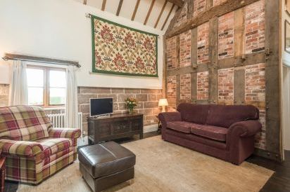 Courtyard Countryside Cottage, Meeson, Heart Of England  5