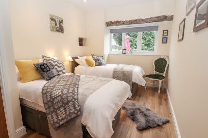 Cut Moch, Plas Moelfre Hall Barns 14