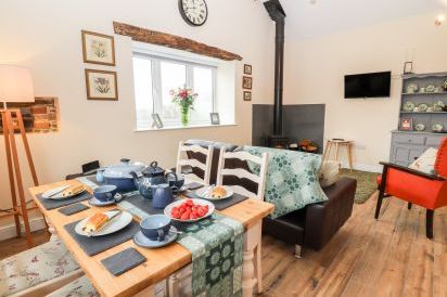 Cut Moch, Plas Moelfre Hall Barns 8
