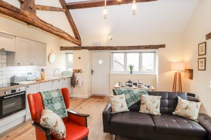 Cut Moch, Plas Moelfre Hall Barns 9