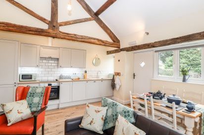 Cut Moch, Plas Moelfre Hall Barns 10