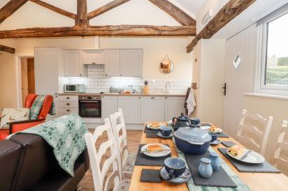Cut Moch, Plas Moelfre Hall Barns 12