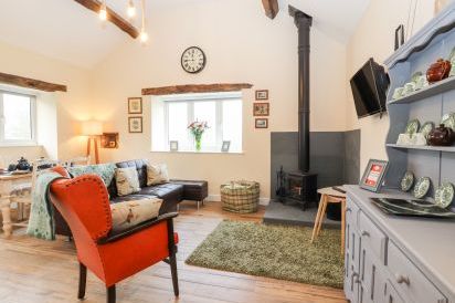 Cut Moch, Plas Moelfre Hall Barns 6