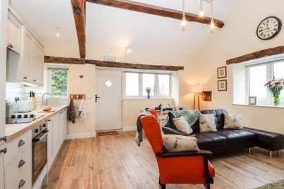 Cut Moch, Plas Moelfre Hall Barns 5