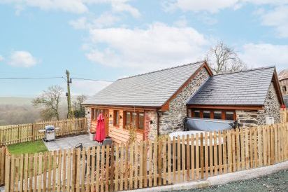 Cut Moch, Plas Moelfre Hall Barns 1