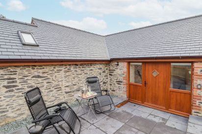 Cut Moch, Plas Moelfre Hall Barns 2