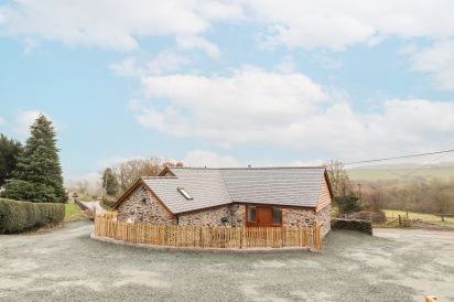 Cut Moch, Plas Moelfre Hall Barns 3