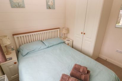 Cwtch Lodge 42 18