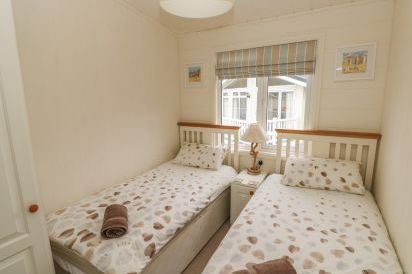 Cwtch Lodge 42 19