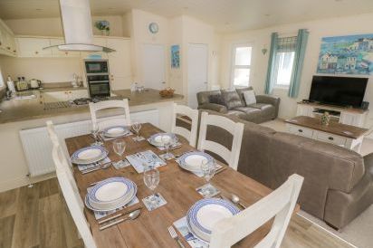 Cwtch Lodge 42 7