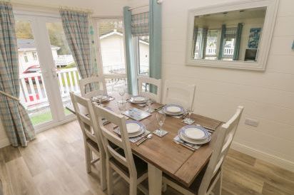 Cwtch Lodge 42 6