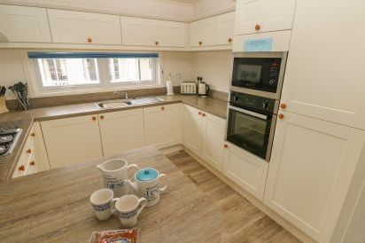Cwtch Lodge 42 9