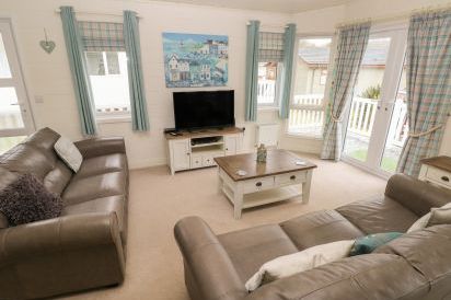 Cwtch Lodge 42 3