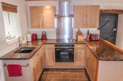 Dragon Hill Barn Family Cottage, Brassington, Peak District  4