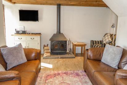 Dragon Hill Barn Family Cottage, Brassington, Peak District  3