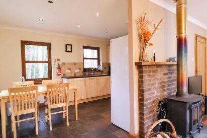 Fersit Log Cottage 13