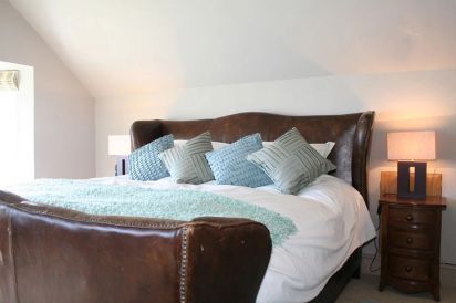 Four Ashes (Stunning Water Views) 11