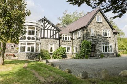 Gwern Borter Manor