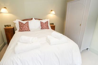 Gwern Borter Manor 25