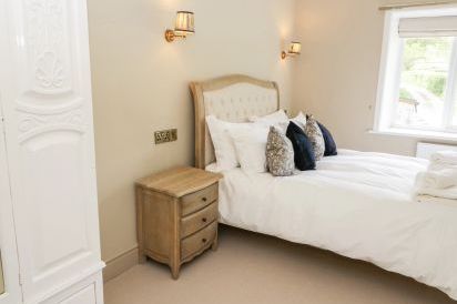 Gwern Borter Manor 30