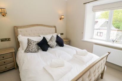 Gwern Borter Manor 31