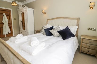 Gwern Borter Manor 32
