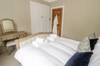 Gwern Borter Manor 35