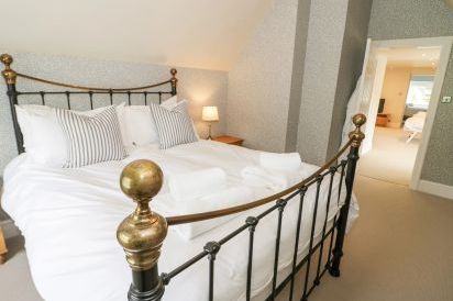 Gwern Borter Manor 43