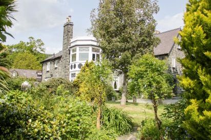 Gwern Borter Manor 50