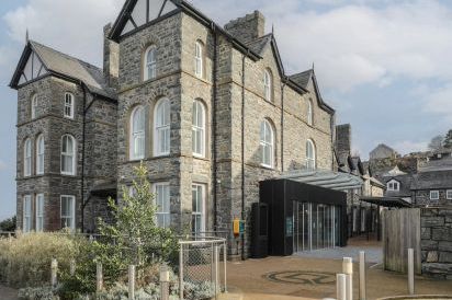 Harlech Apartments - Matholwch