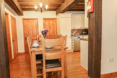 Hazel Wooden Lodge 9