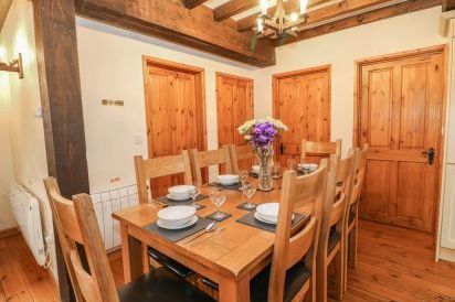 Hazel Wooden Lodge 10