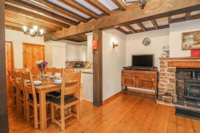 Hazel Wooden Lodge 13