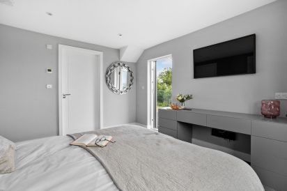 Huxham View and Annex 83