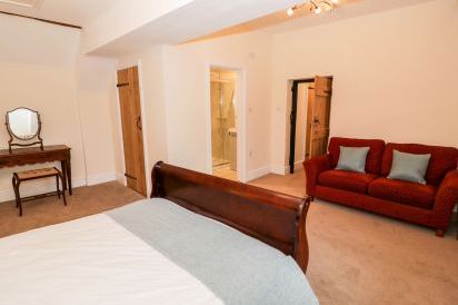 Lea Farm House 25