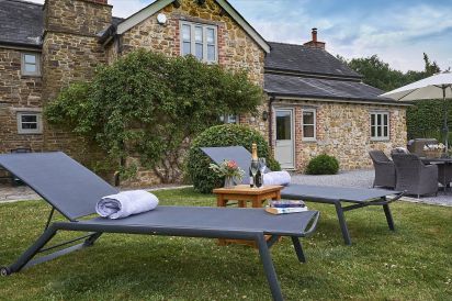 Little Canwood House sleeps 7+1, Lovely, 'Home from Home' cottage, with private garden, parking and with shared games room 20