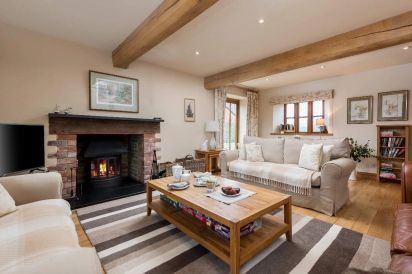 Little Canwood House sleeps 7+1, Lovely, 'Home from Home' cottage, with private garden, parking and with shared games room 2