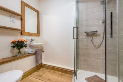 Little Canwood House sleeps 7+1, Lovely, 'Home from Home' cottage, with private garden, parking and with shared games room 10
