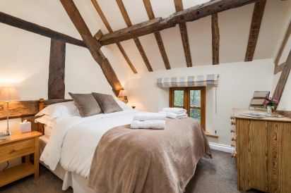 Little Canwood House sleeps 7+1, Lovely, 'Home from Home' cottage, with private garden, parking and with shared games room 12
