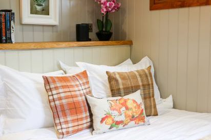 Little Silver Fox Shepherds Hut 7