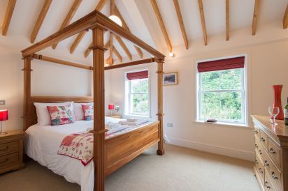 Llanlliana Coastal Retreat 11