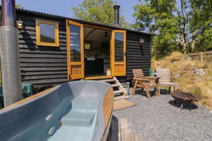 Llethr - Shepherds Hut 2