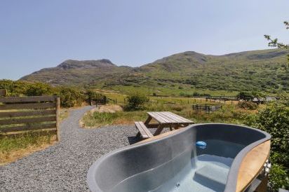 Llethr - Shepherds Hut 3