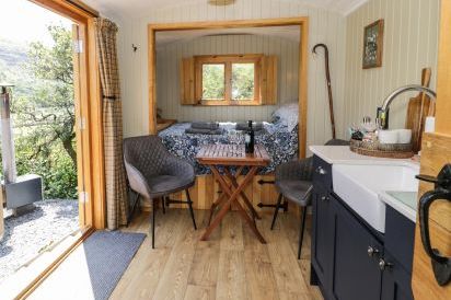 Llethr - Shepherds Hut 10