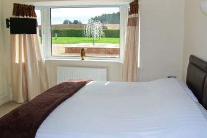 Lower Holiday Lodge 12