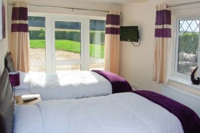 Lower Holiday Lodge 15