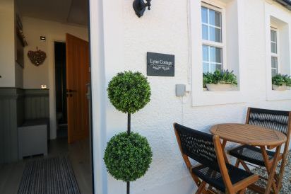Lyne Cottage, The Retreat 4