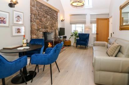 Lyne Cottage, The Retreat 10