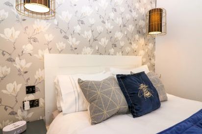 Lyne Cottage, The Retreat 14