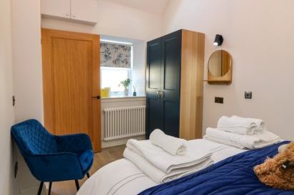 Lyne Cottage, The Retreat 16